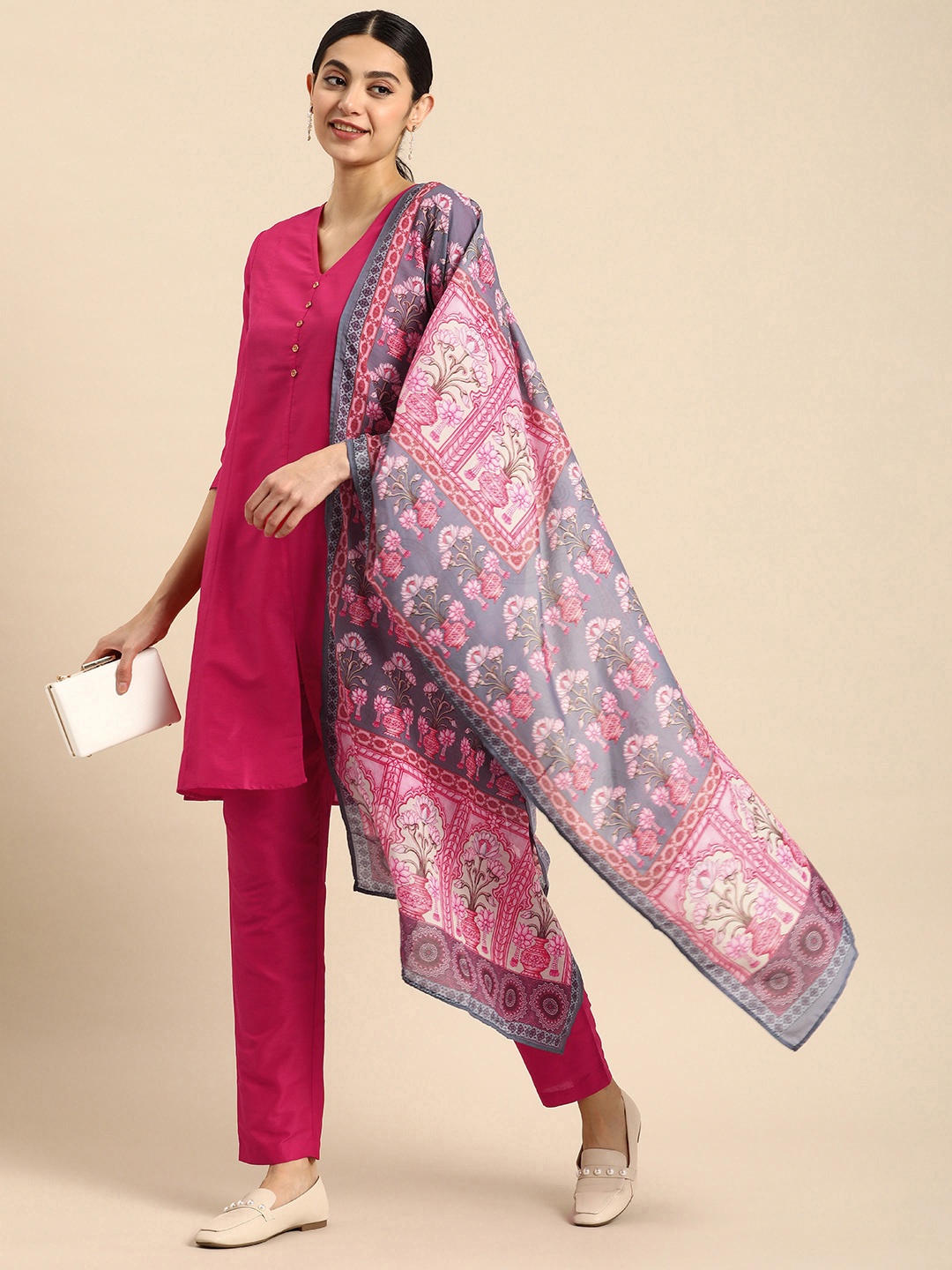 

Anouk Solid Regular Kurti with Trousers & Printed Dupatta, Fuchsia