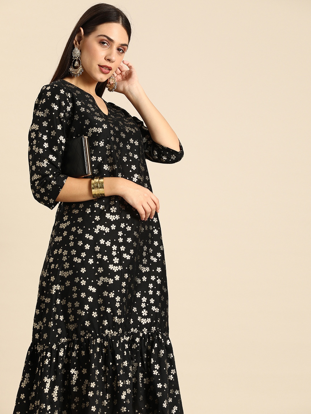 

Anouk Women Black & Golden Floral Printed Kurta