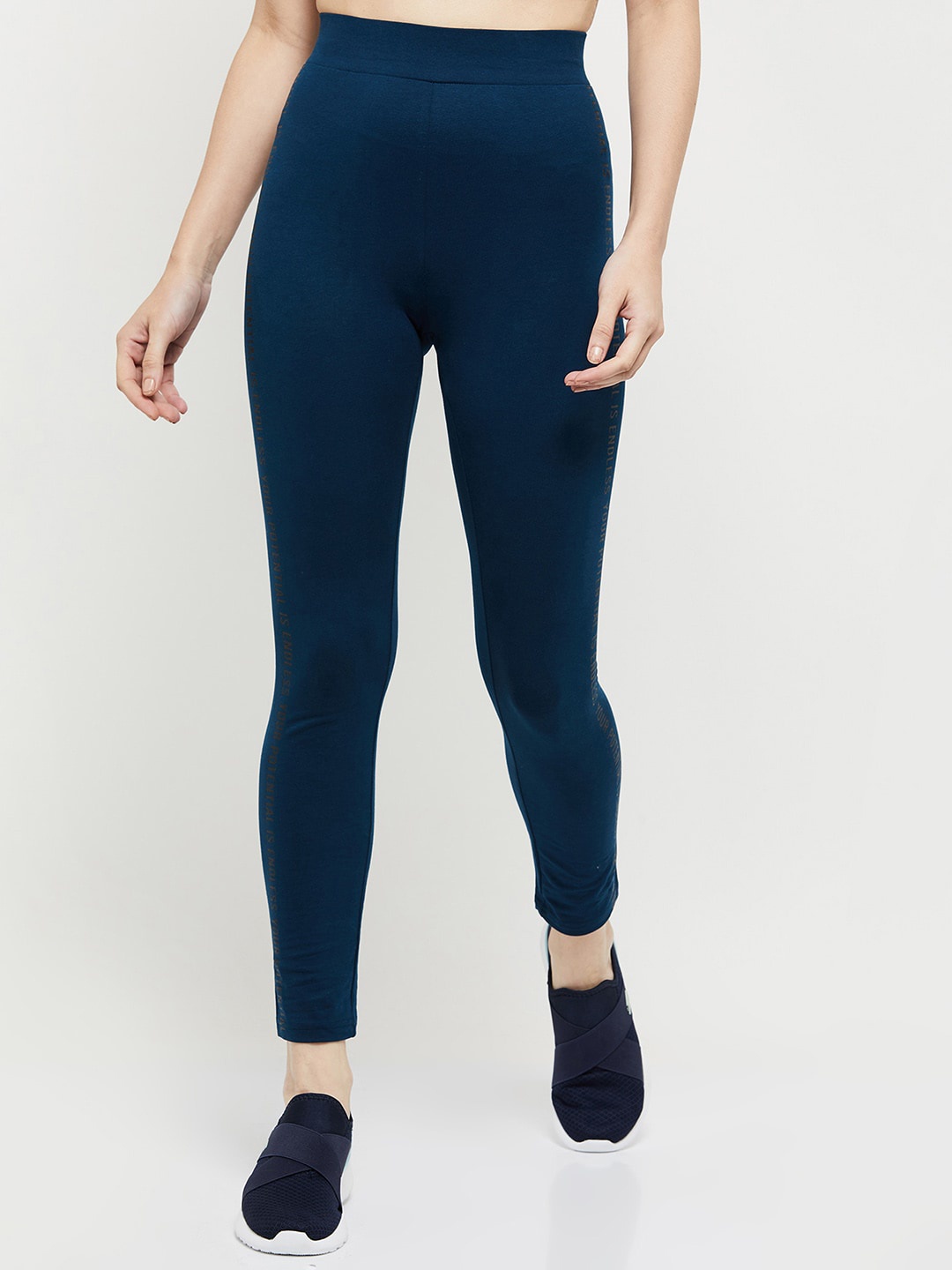 

max Women Blue Solid Tights