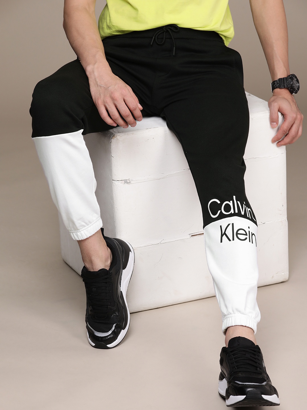 

Calvin Klein Jeans Black & White Colourblocked Mid Rise Casual Joggers