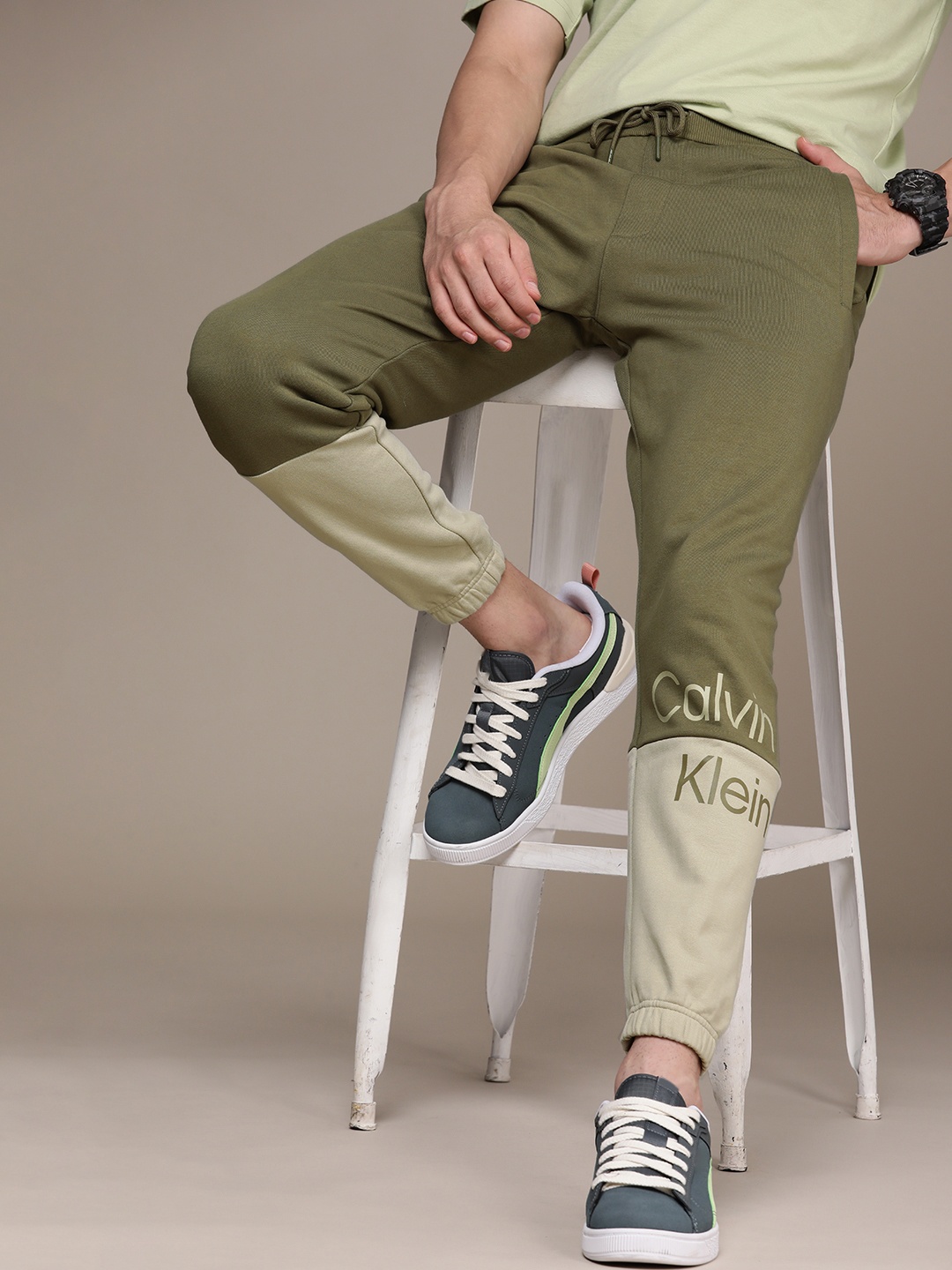 

Calvin Klein Jeans Olive Green Colourblocked Mid Rise Casual Joggers