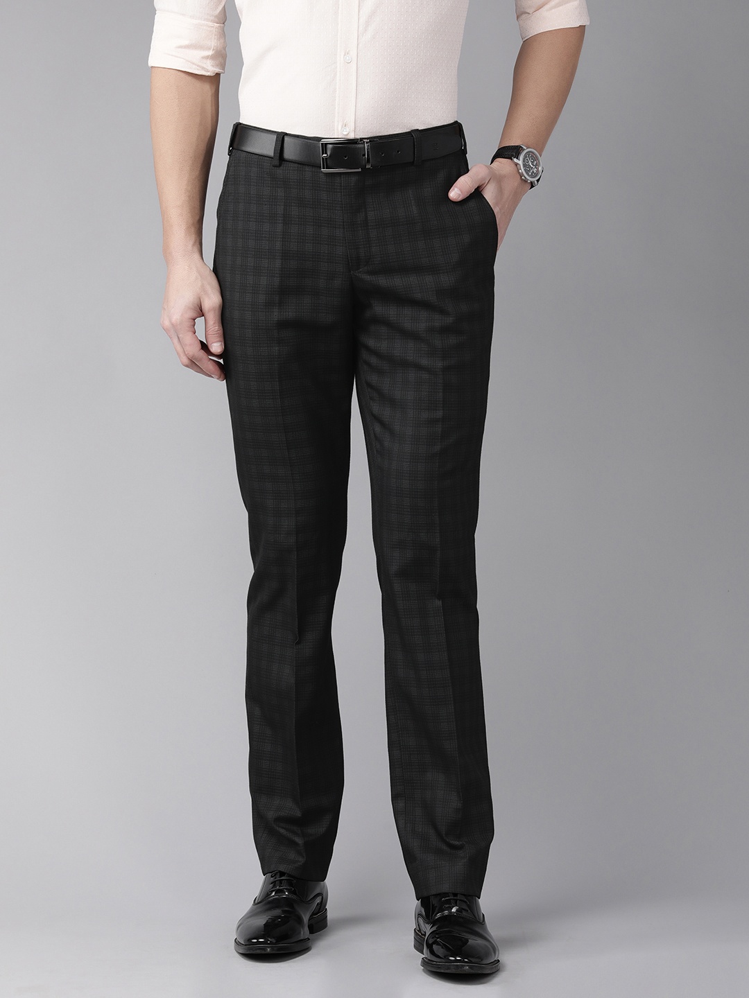 

Park Avenue Men Black Checked Smart Fit Trousers