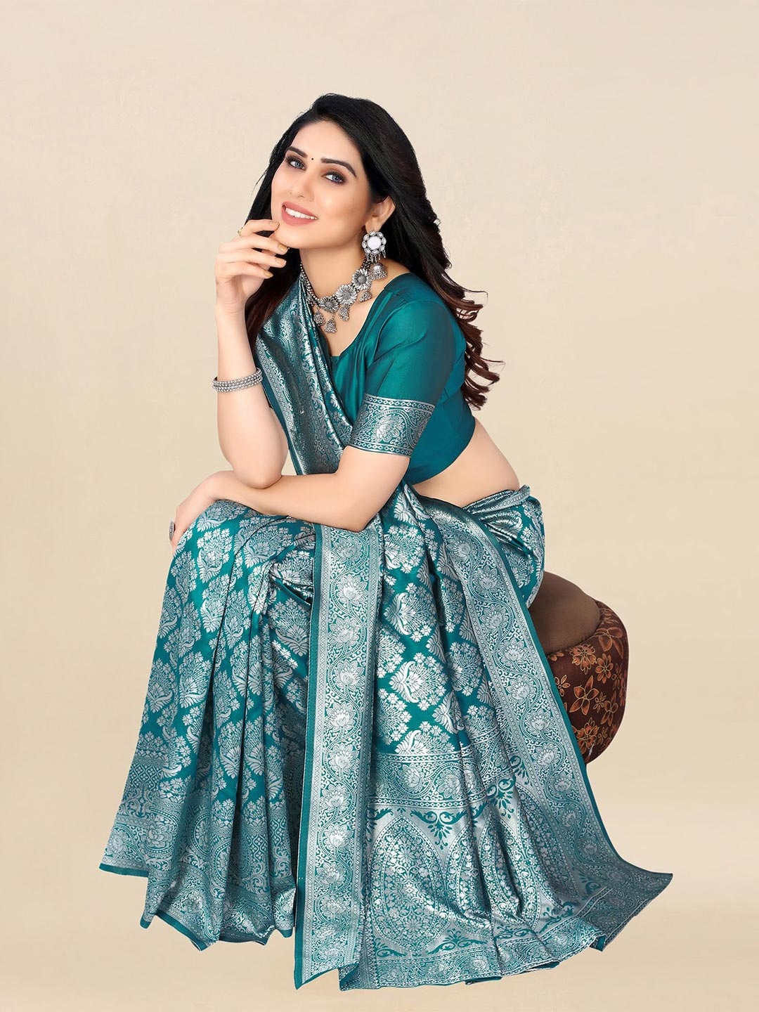 

Satrani Green & Silver-Toned Woven Design Zari Banarasi Saree