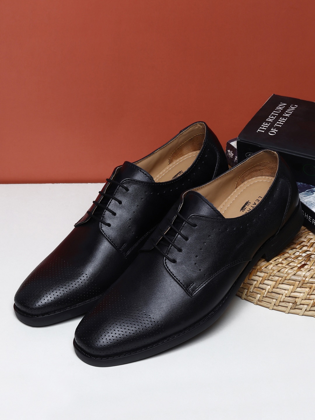 

Teakwood Leathers Men Black Textured Leather Formal Shoes