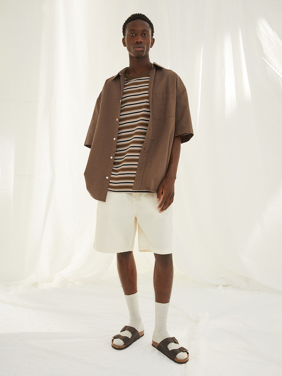 

H&M Men Khaki Oversized Fit Short-Sleeved Oxford Shirt