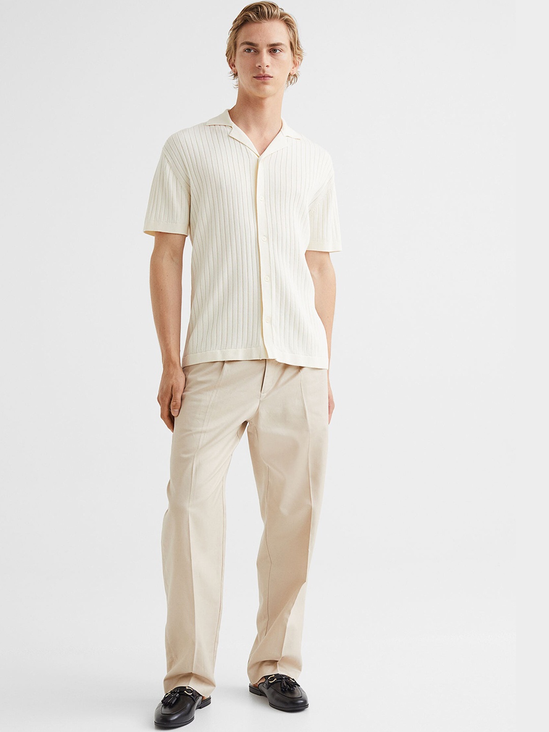 

H&M Men Beige Solid Relaxed Fit Linen-Blend Trousers