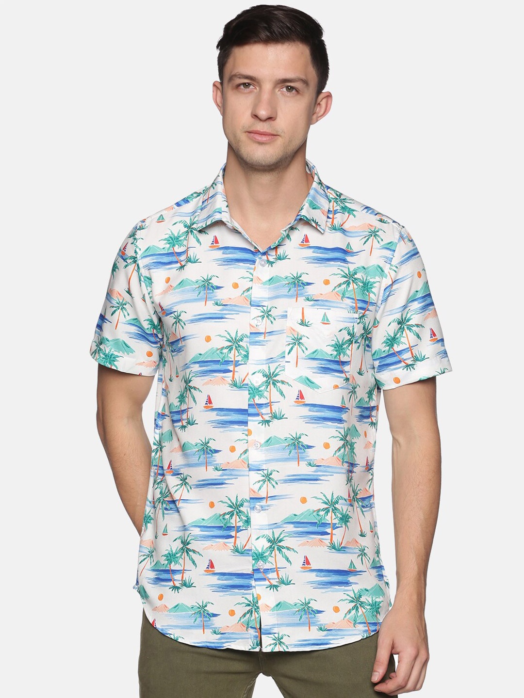 

Tusok Men White Smart Island Printed Casual Shirt
