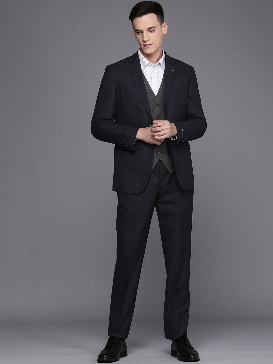 

Louis Philippe Men Navy Blue Solid Slim-Fit Single-Breasted Suit
