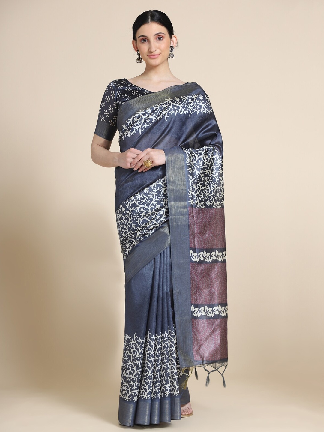 

VISHNU WEAVES Blue & White Batik Silk Blend Tussar Saree