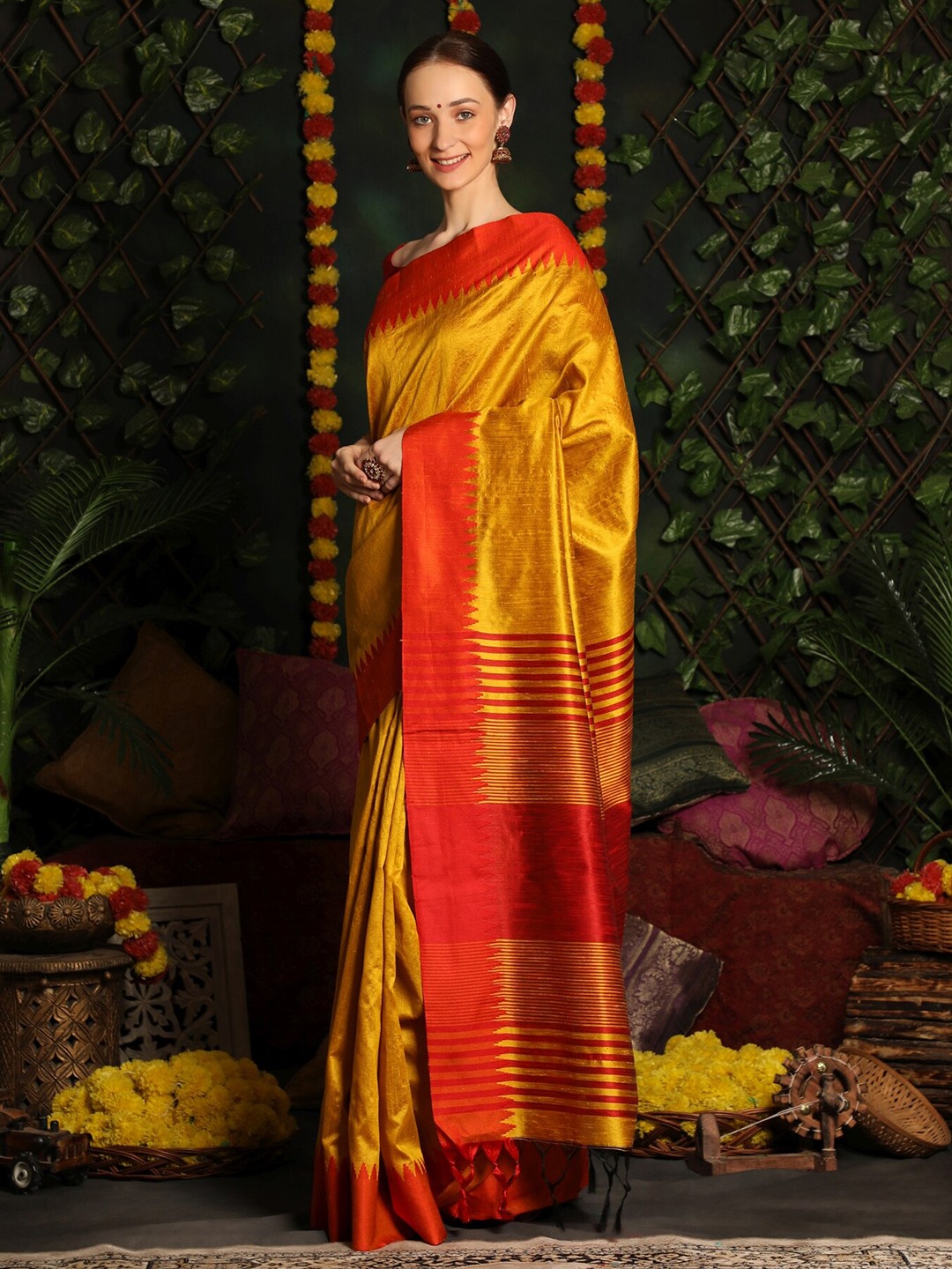 

VISHNU WEAVES Yellow & Gold-Toned Bhagalpuri Saree