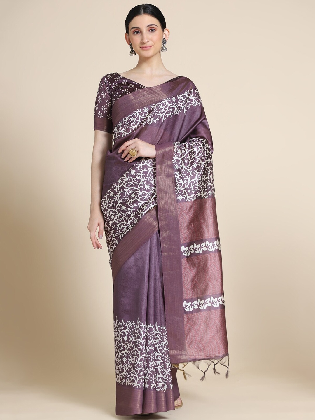 

VISHNU WEAVES Burgundy & White Batik Silk Blend Tussar Saree