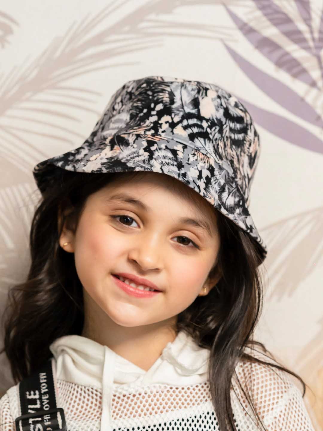 

HAIR DRAMA CO. Girls Grey & Black Printed Velvet Bucket Hat