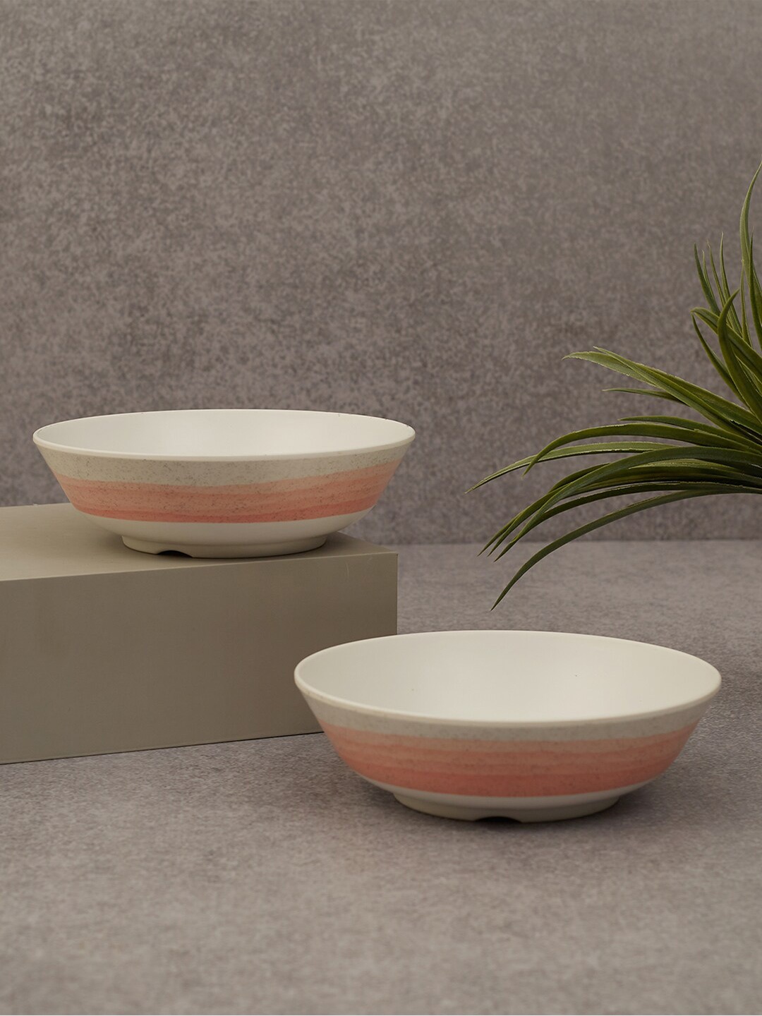 

HomeTown Pink & White 2 Pieces Melamine Glossy Bowls