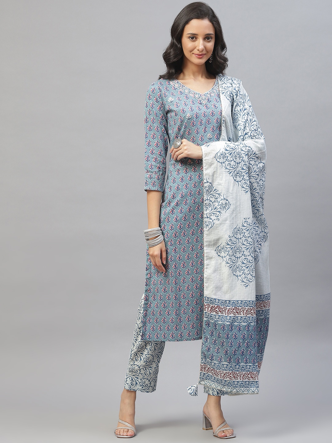 

Divena Women Blue Floral Printed Pure Cotton Kurta with Trousers & With Dupatta