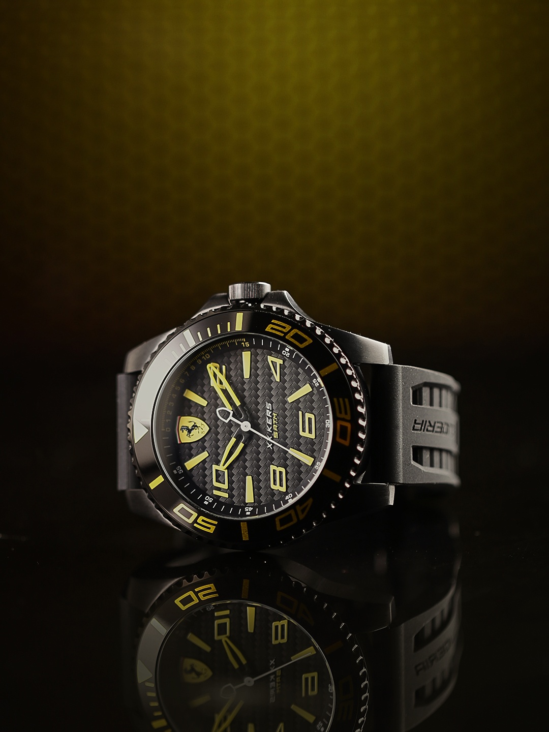 

SCUDERIA FERRARI Men Yellow & Black Analogue Watch 0830307_SF