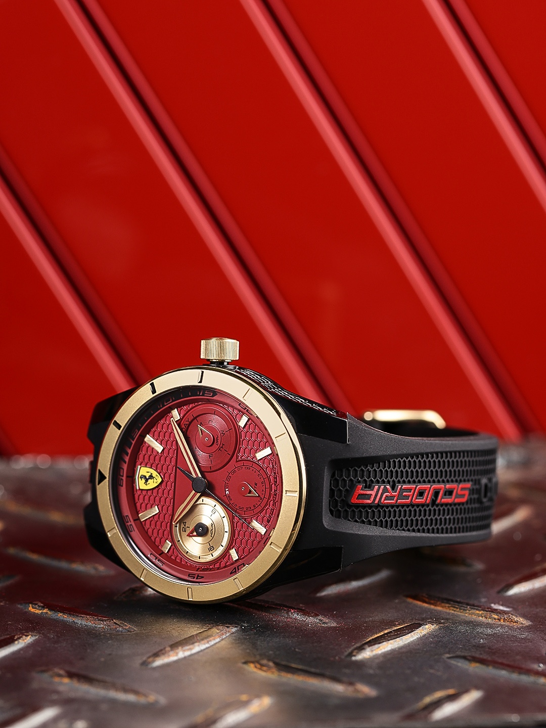 

SCUDERIA FERRARI Redrev T Men Red Analogue Watch 0830386_SF