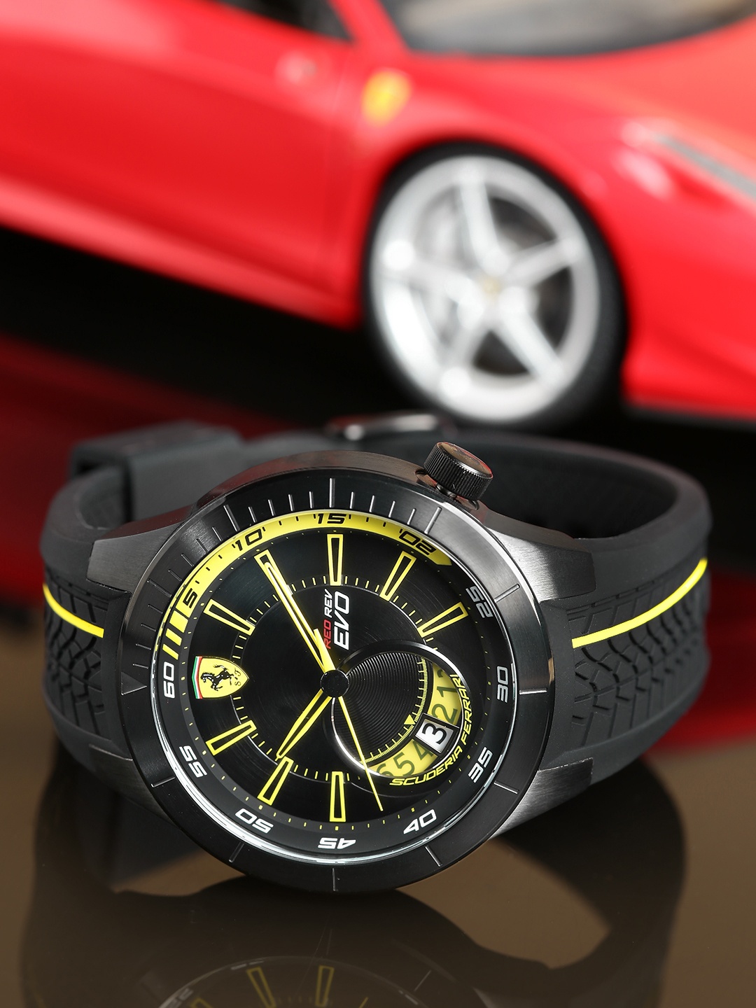 

SCUDERIA FERRARI Redrev Evo Men Black Analogue Watch 0830340_SF