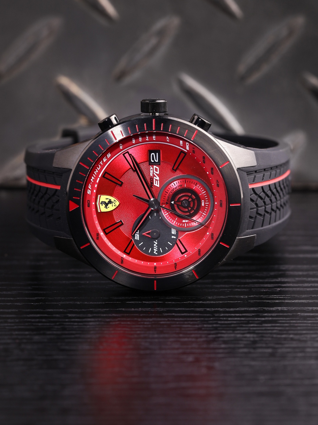 

SCUDERIA FERRARI Red Rev Evo Men Red Analogue Watch 0830343_SF