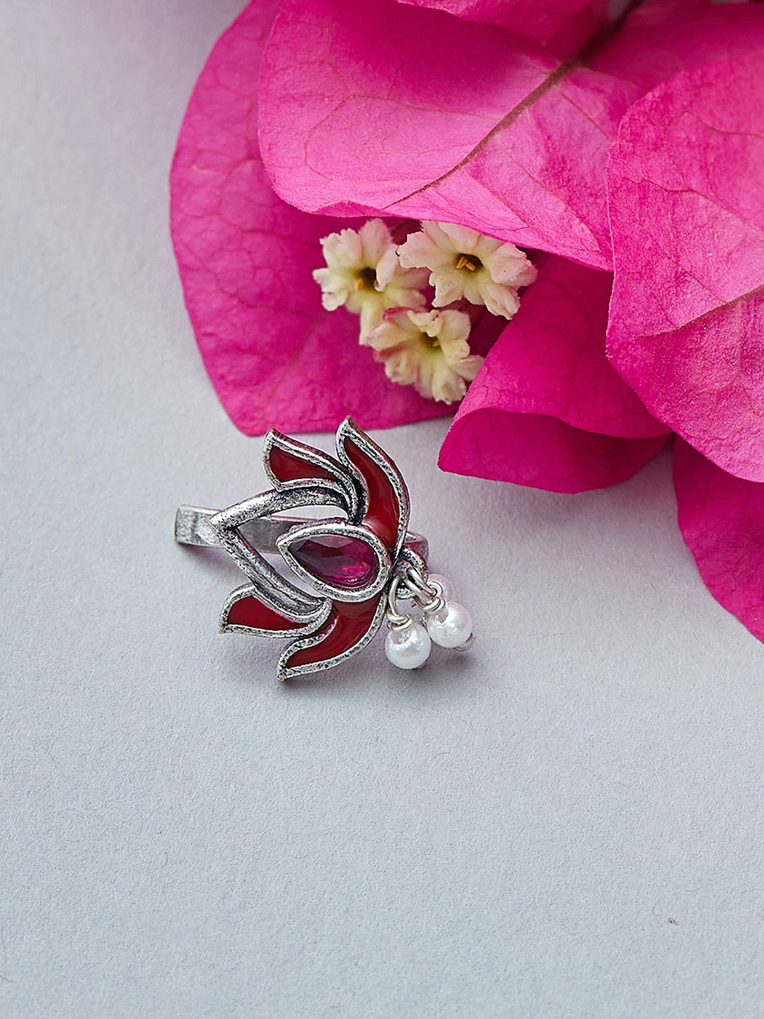 

Voylla Oxidized Silver-Toned Lotus Motif Nose Pin