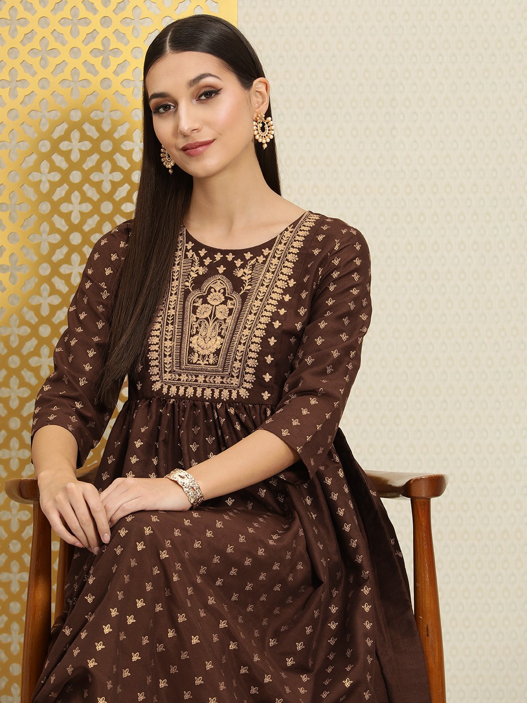 

House of Pataudi Women Brown & Gold- Toned Embroidered High Slit Kurta with Trousers