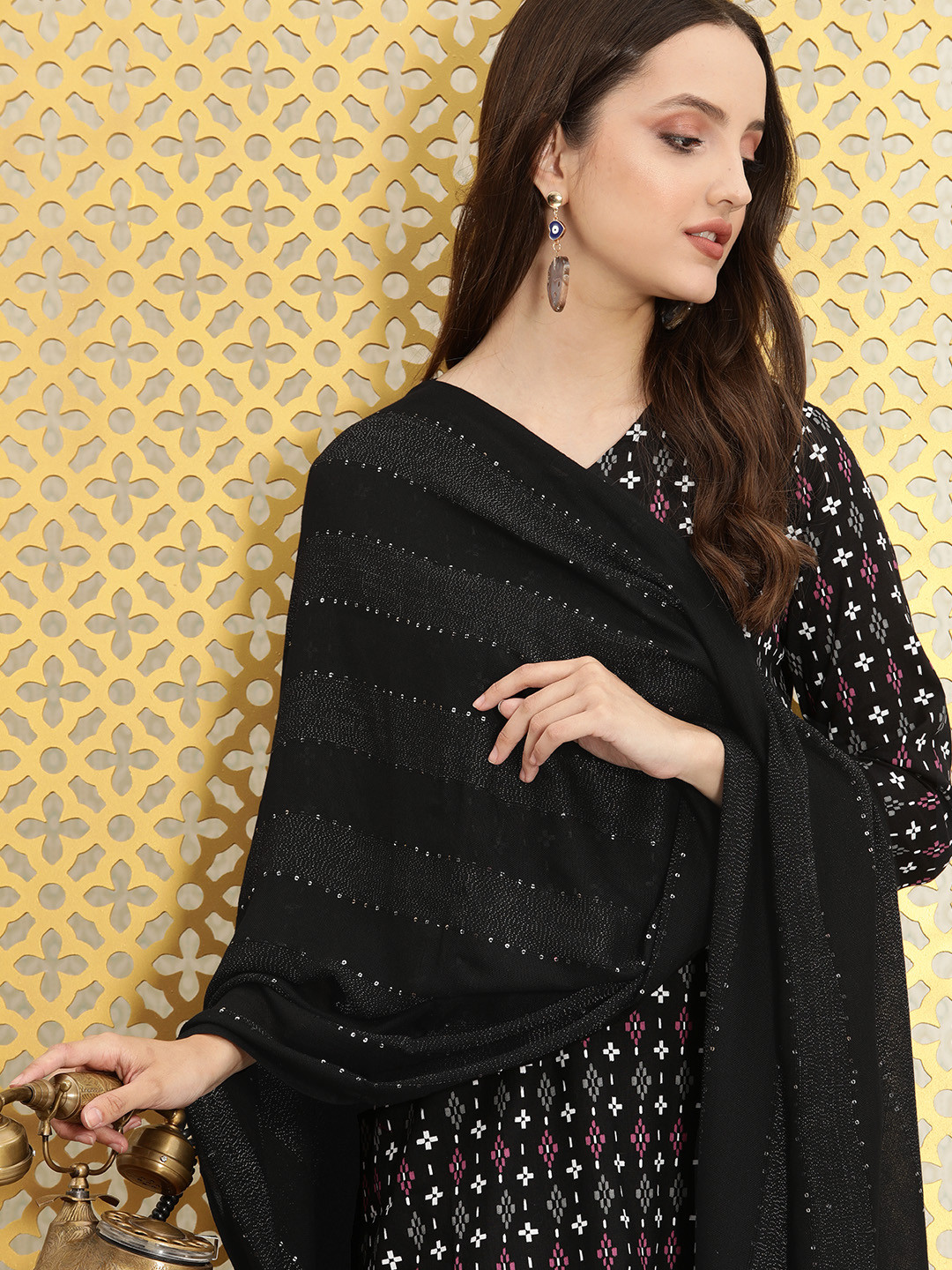 

Ode by House of Pataudi Black Embellished Dupatta