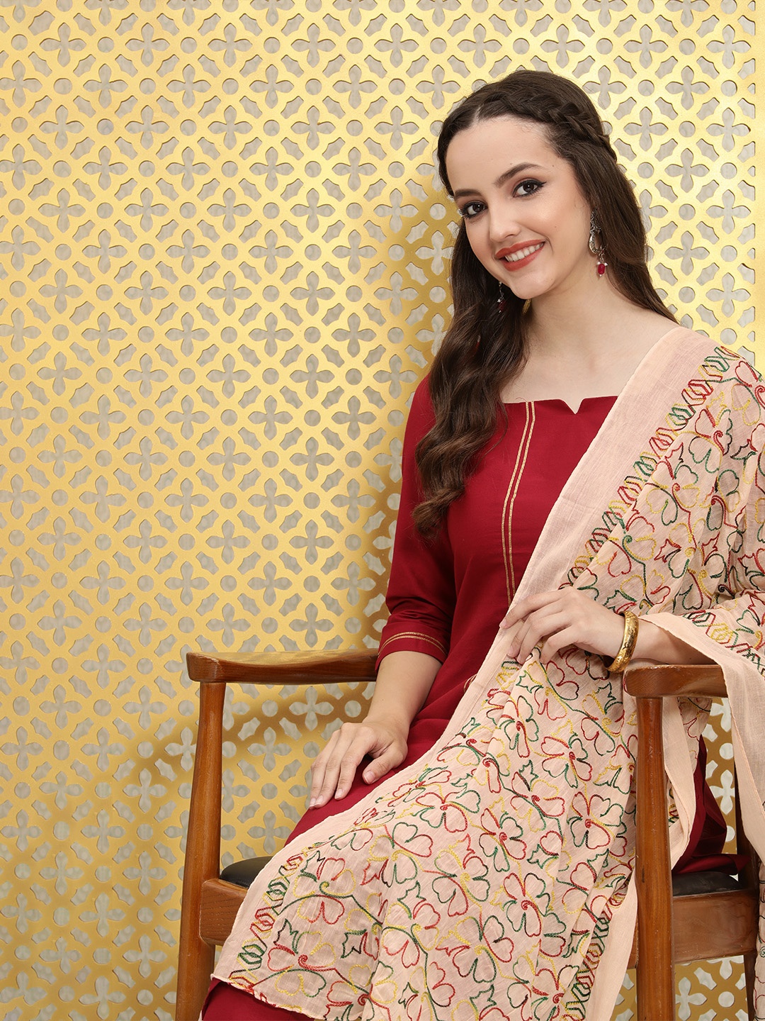 

Ode by House of Pataudi Women Beige & Red Floral Embroidered Dupatta