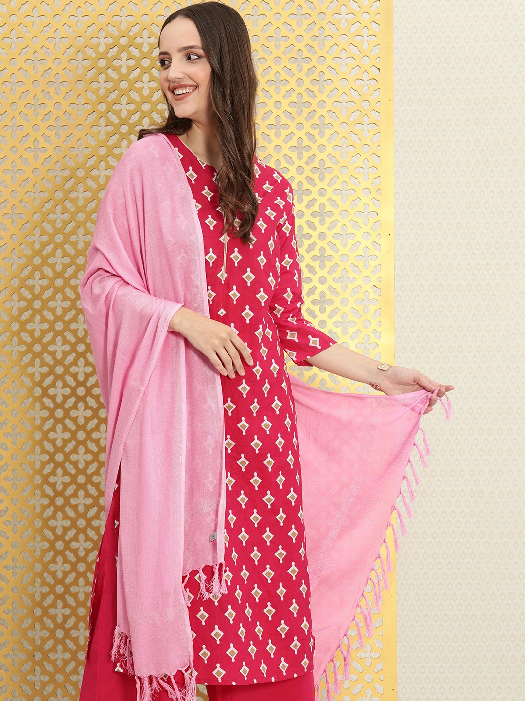 

Ode by House of Pataudi Pink Striped Dupatta