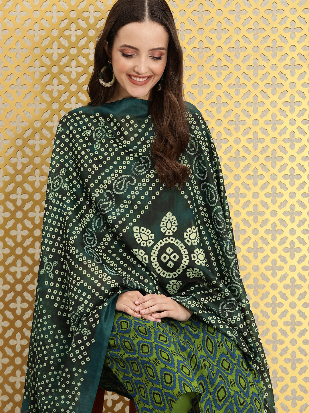 

Ode by House of Pataudi Green Printed Bandhani Dupatta