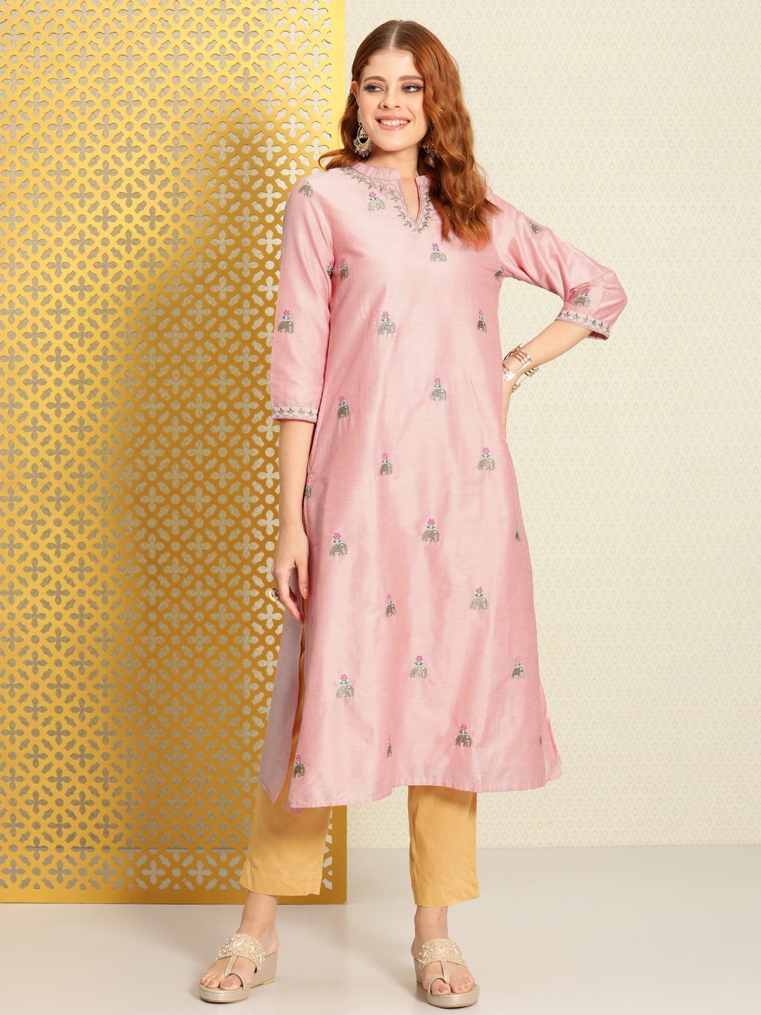 

House of Pataudi Women V-Neck Ethnic Motifs Embroidered A-Line Jashn Kurta, Pink