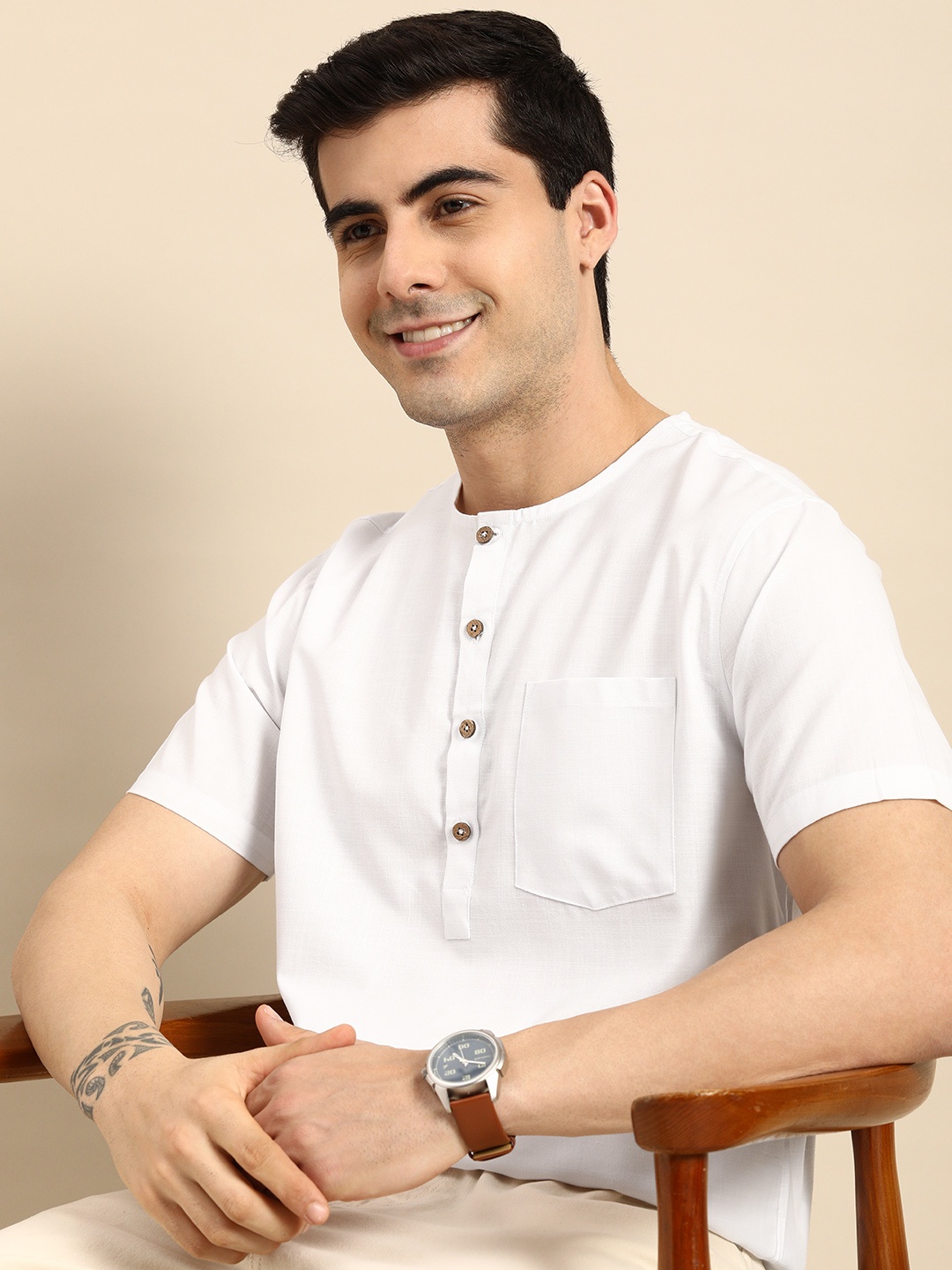 

Anouk Men White Solid Straight Kurta