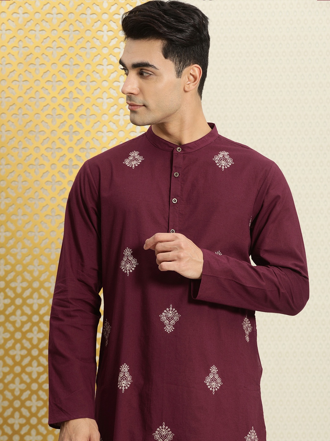 

House of Pataudi Men Burgundy Ethnic Motifs Embroidered Thread Work Straight Jashn Kurta