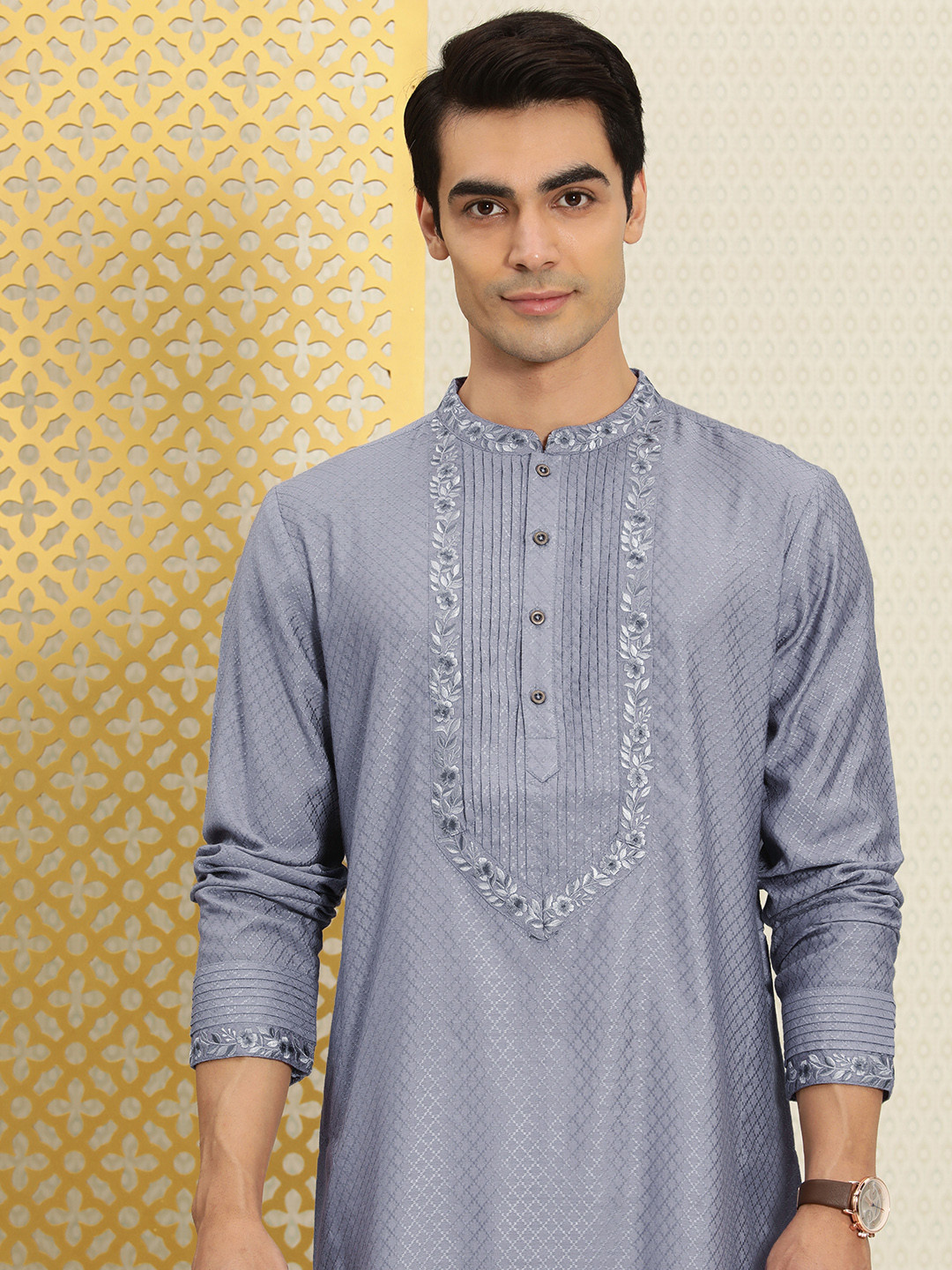 

House of Pataudi Men Grey Woven Design Mandarin Collar Thread Work Jashn Straight Kurta