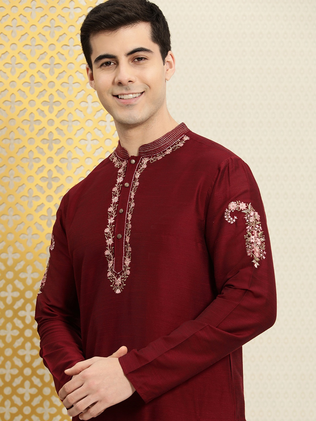 

House of Pataudi Men Maroon Floral Yoke Design Floral Jashn Kurta