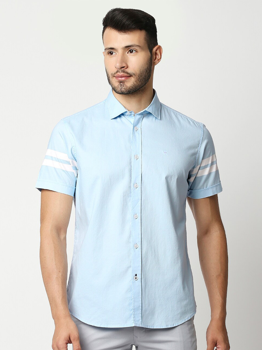 

Basics Men Blue Slim Fit Horizontal Stripes Casual Shirt