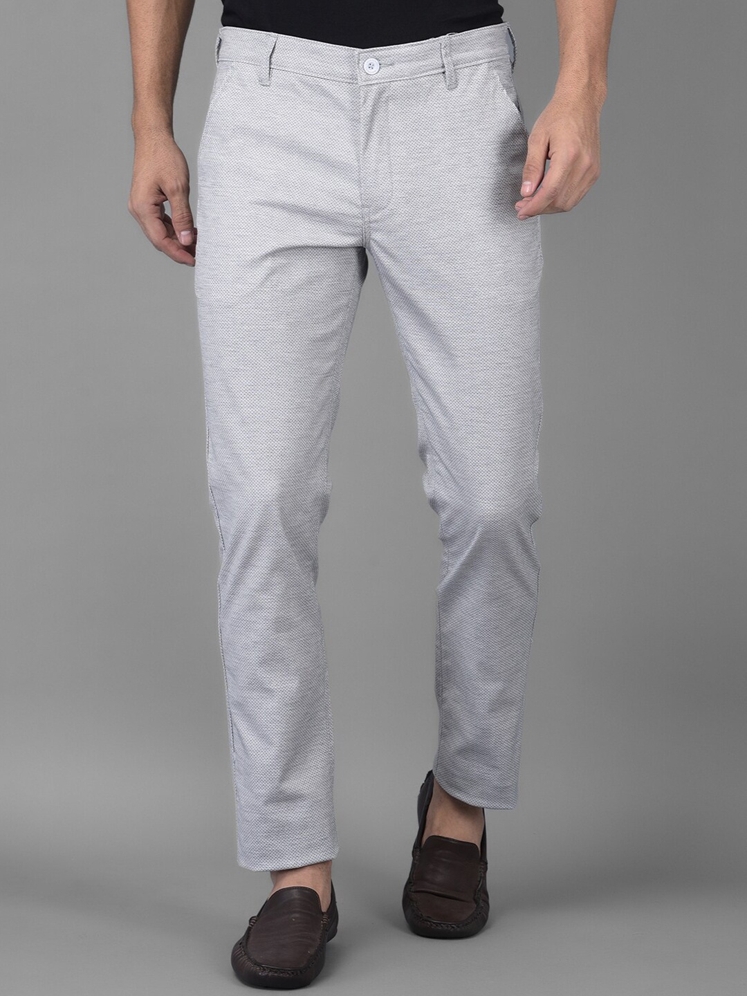 

Canary London Men Grey Textured Smart Slim Fit Wrinkle Free Trousers
