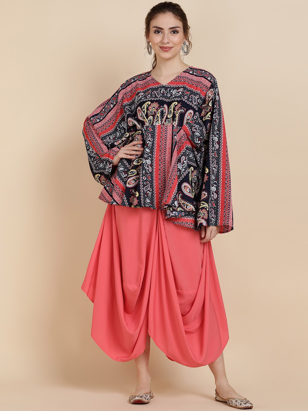 

Sangria Women Peach & Black Printed Co-Ords