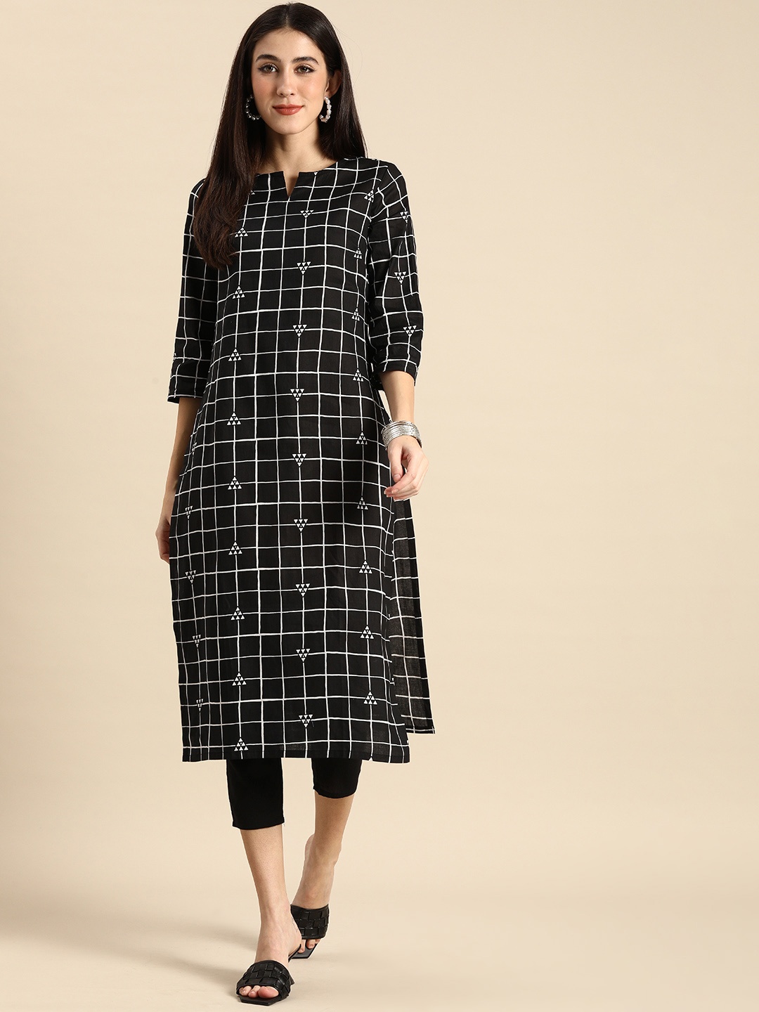 

Anouk Women Black And White Checked Pure Cotton Kurta with Cropped Trousers