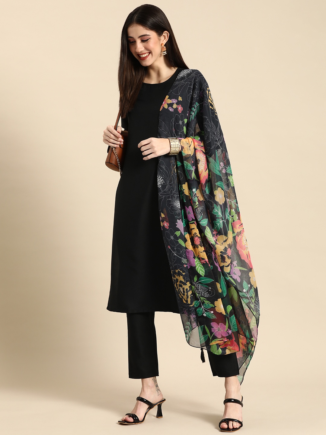 

Anouk Women Solid Straight Kurta with Trousers & Dupatta, Black
