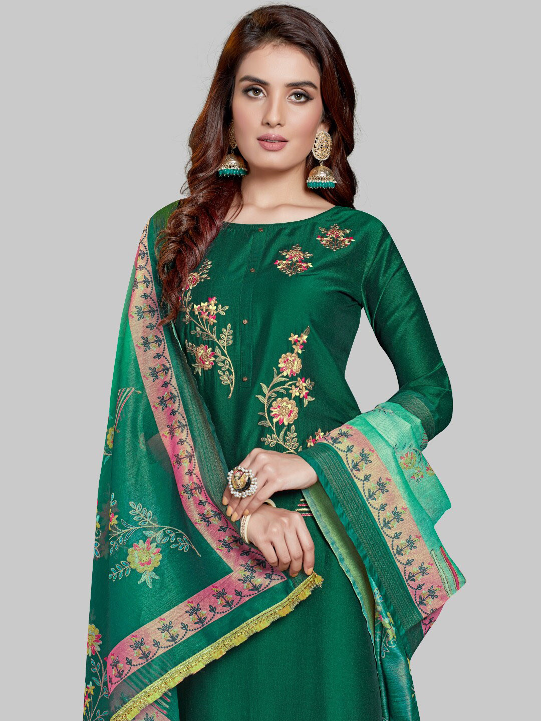 

7TH FAB Women Green Floral Embroidered Pure Silk Kurta with Trousers & With Dupatta