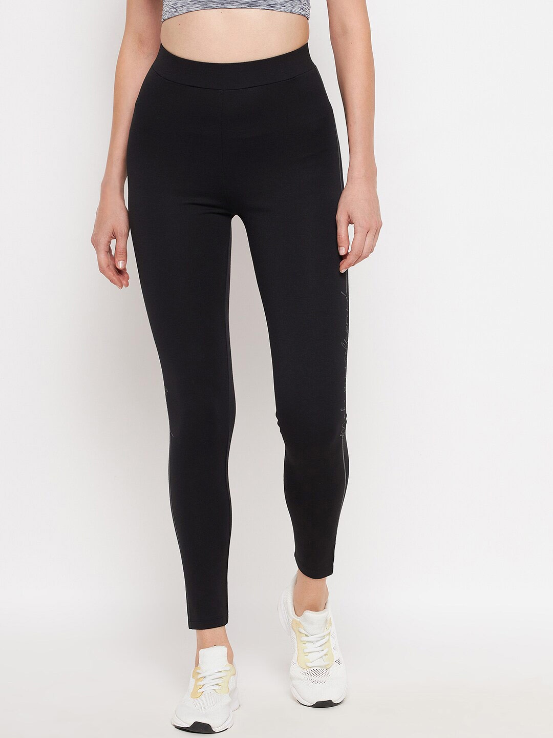 

Madame Woman Black Solid Cotton Jeggings