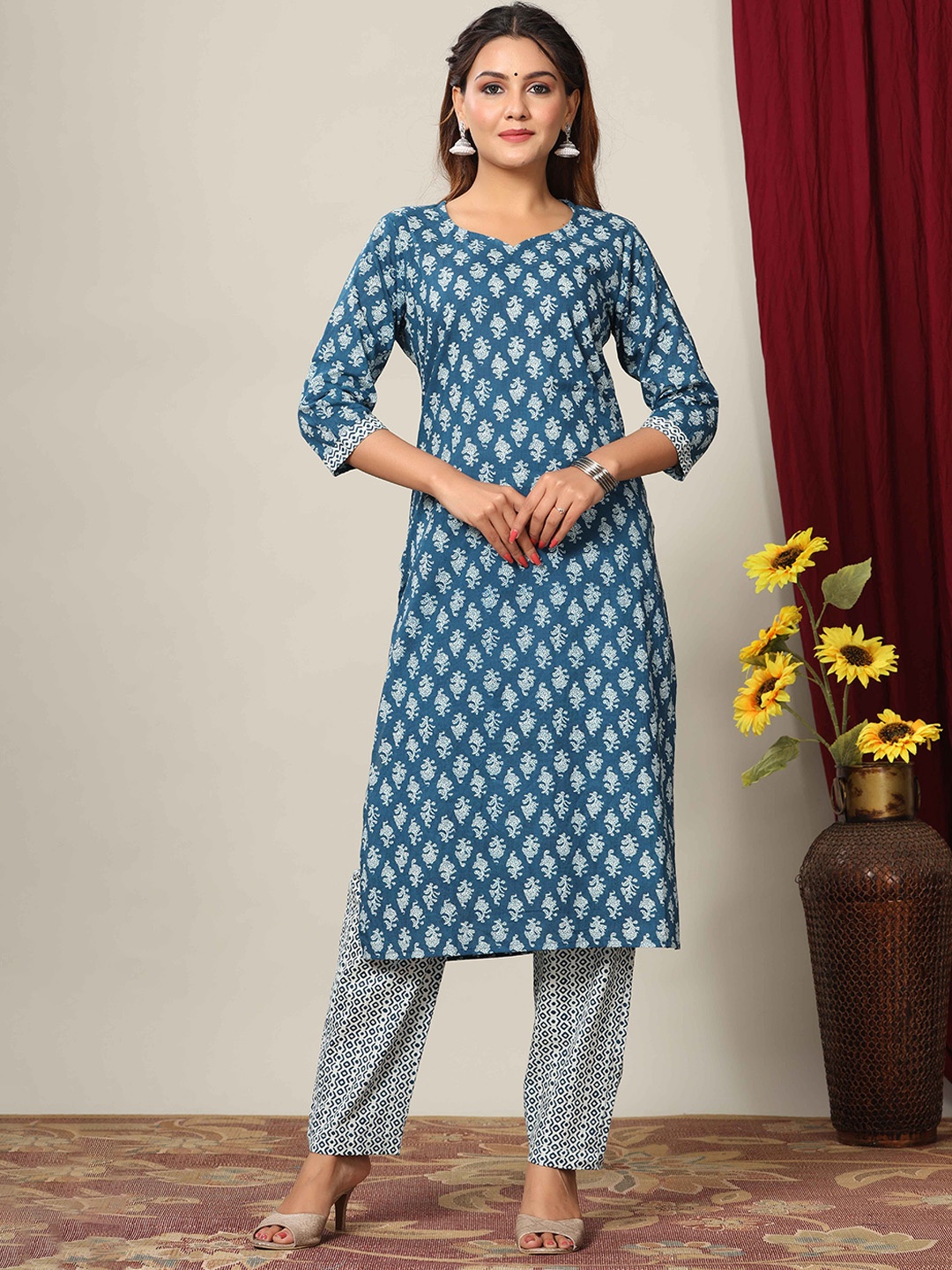 

MIRAVAN Women Blue Printed Cotton Kurta with Palazzo