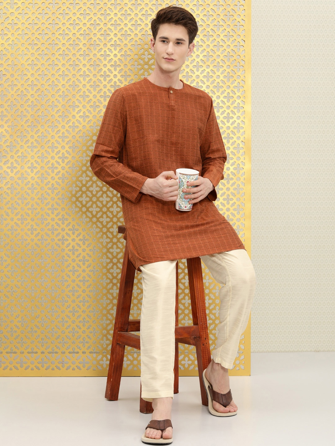 

Ode by House of Pataudi Men Self Design Kurta with Trousers, Brown