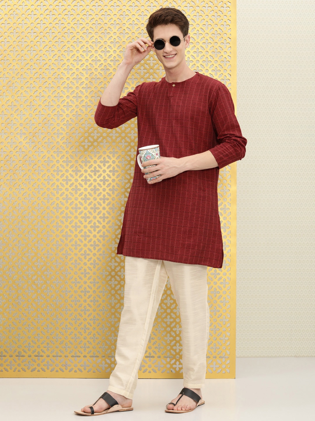 

Ode by House of Pataudi Men Self Design Kurta with Trousers, Burgundy