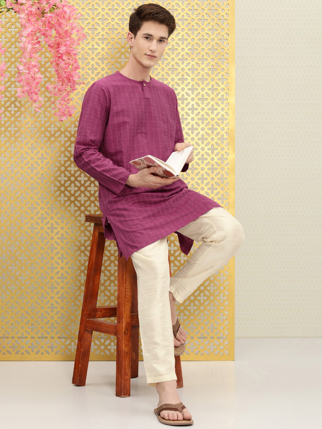 

Ode by House of Pataudi Men Self Design Kurta with Trousers, Purple