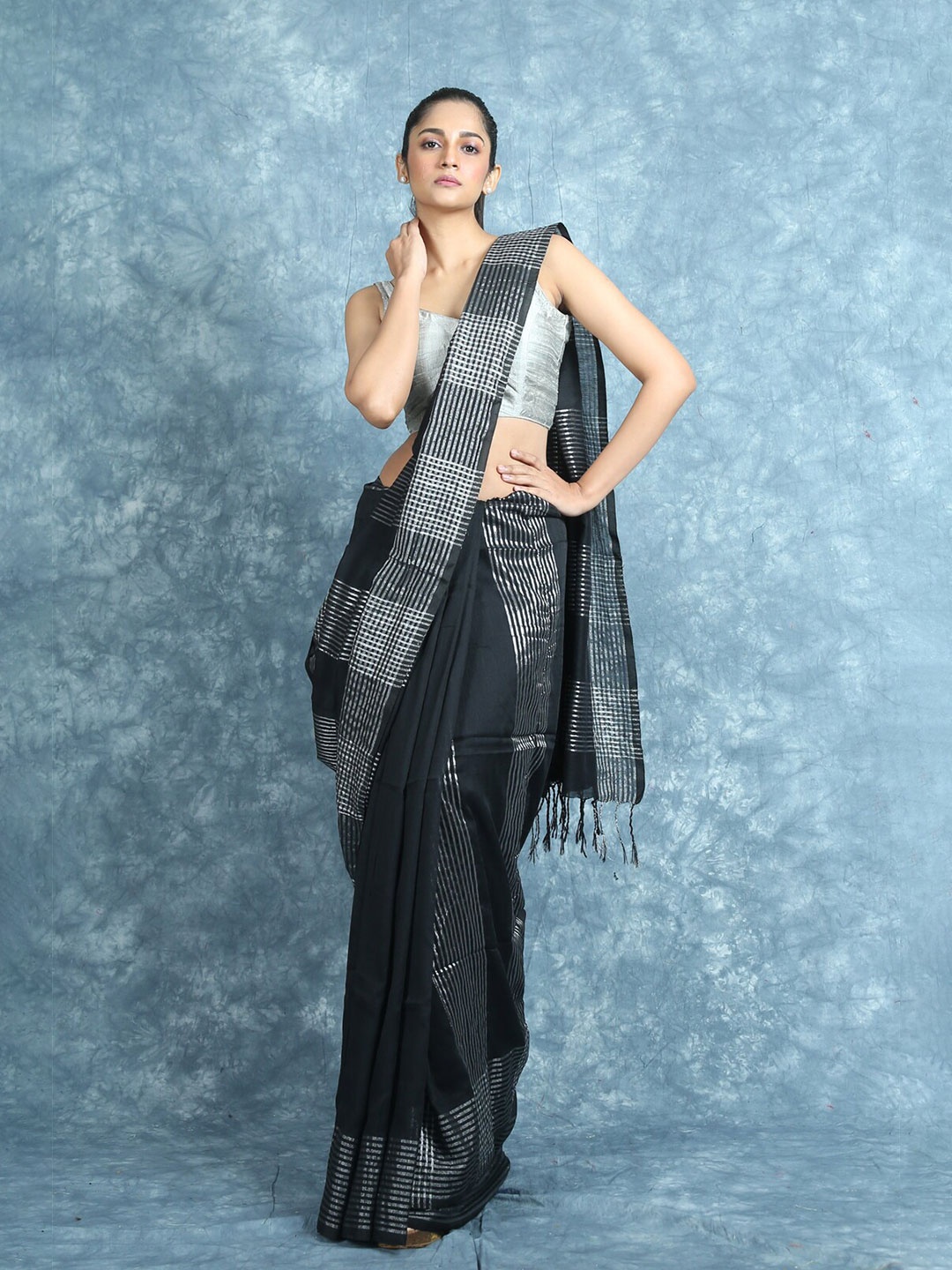 

Arhi Black & Grey Woven Design Zari Saree