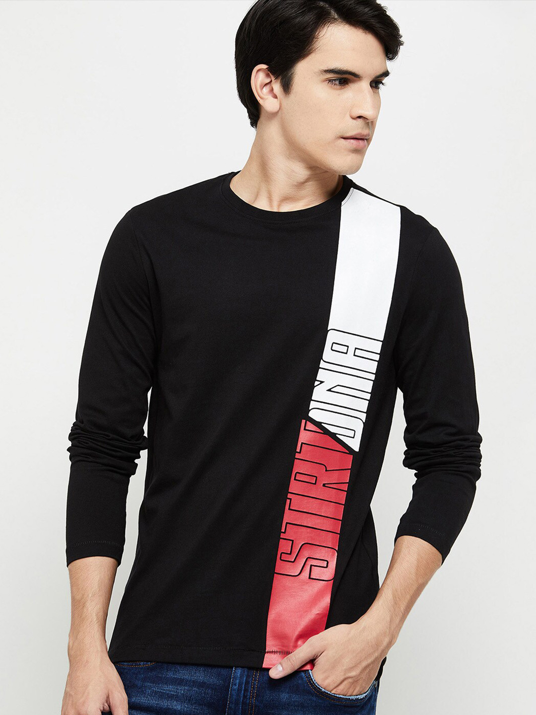 

max Men Black Typography Printed Pure Cotton T-shirt