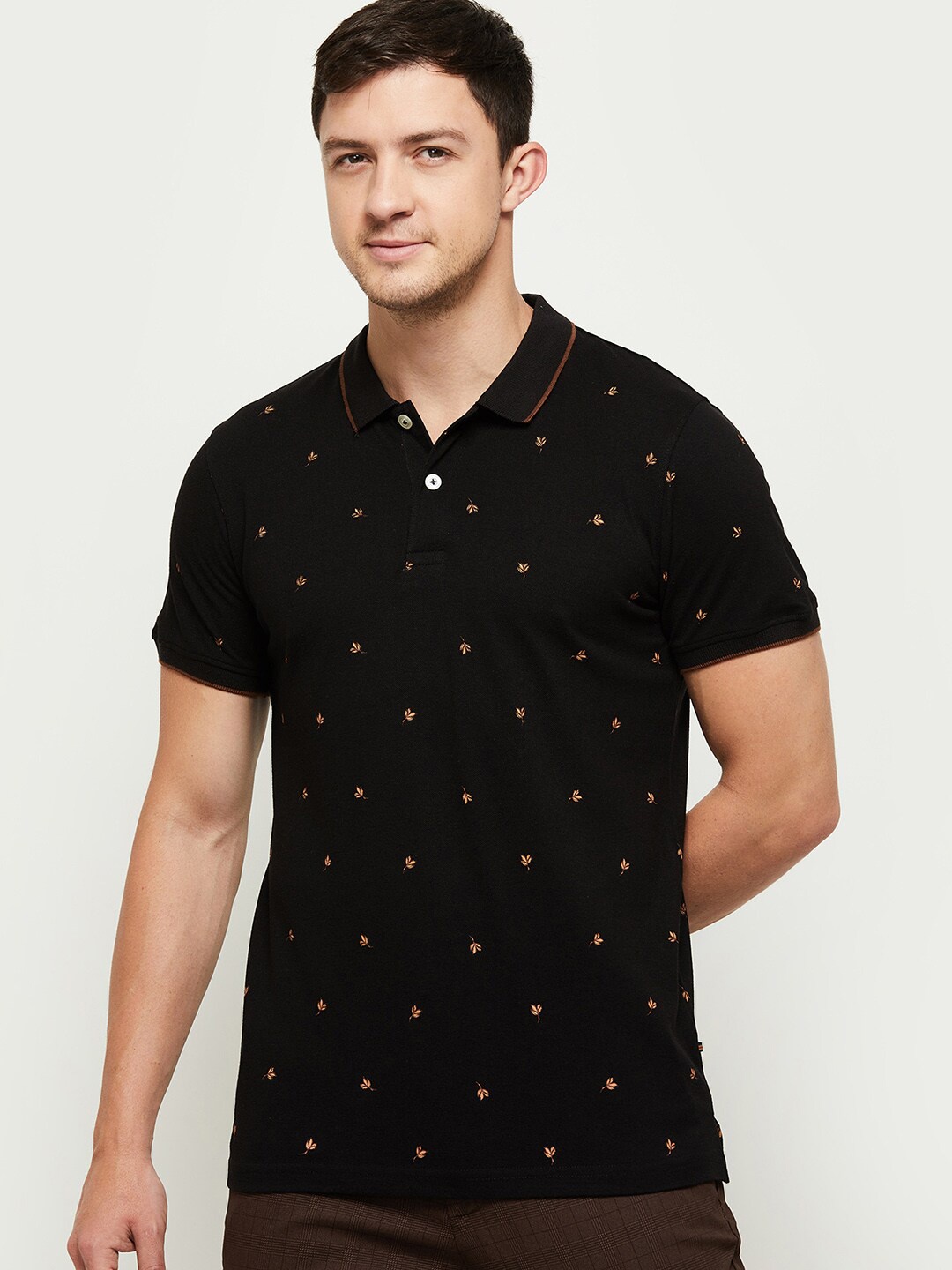 

max Men Black Printed Polo Collar T-shirt