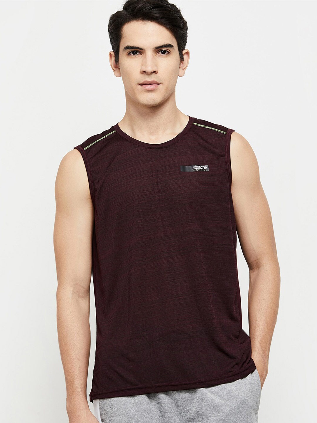 

max Men Red sleeveless round neck T-shirt