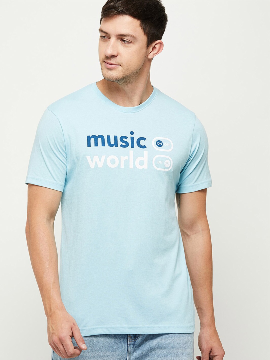 

max Men Blue Typography Printed Applique T-shirt