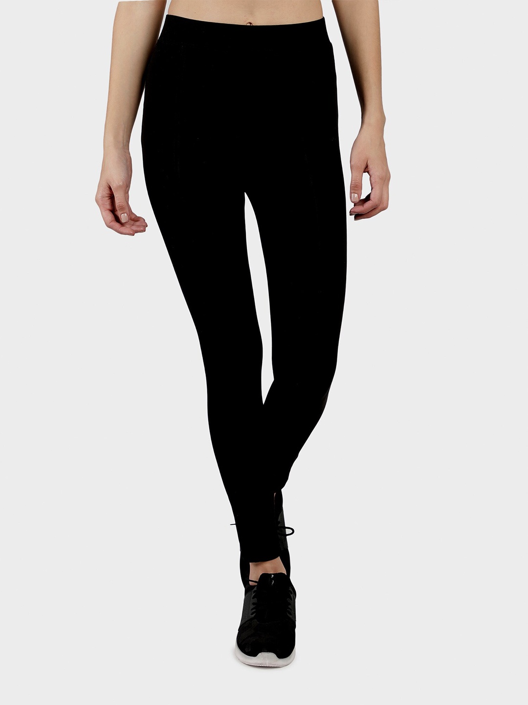 

Reshavio Women Black Solid Slim Fit Stretchable Jeggings